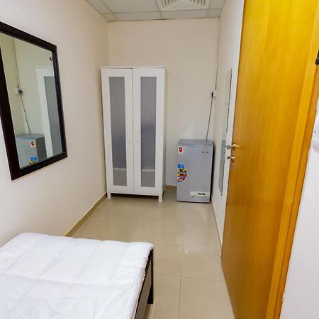Small Budget Rooms For 'Girls' Only In Dubai, Marina Esterno foto