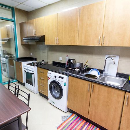 Small Budget Rooms For 'Girls' Only In Dubai, Marina Esterno foto