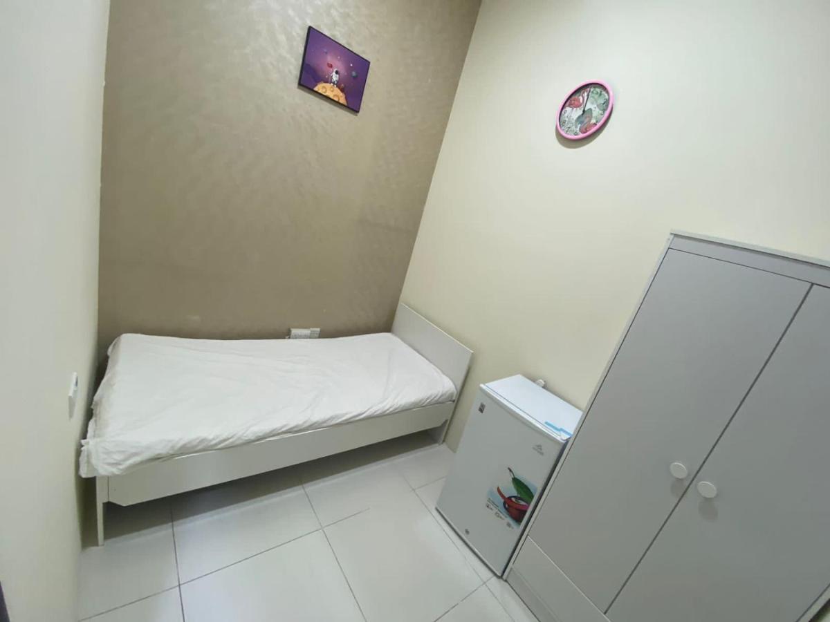 Small Budget Rooms For 'Girls' Only In Dubai, Marina Esterno foto