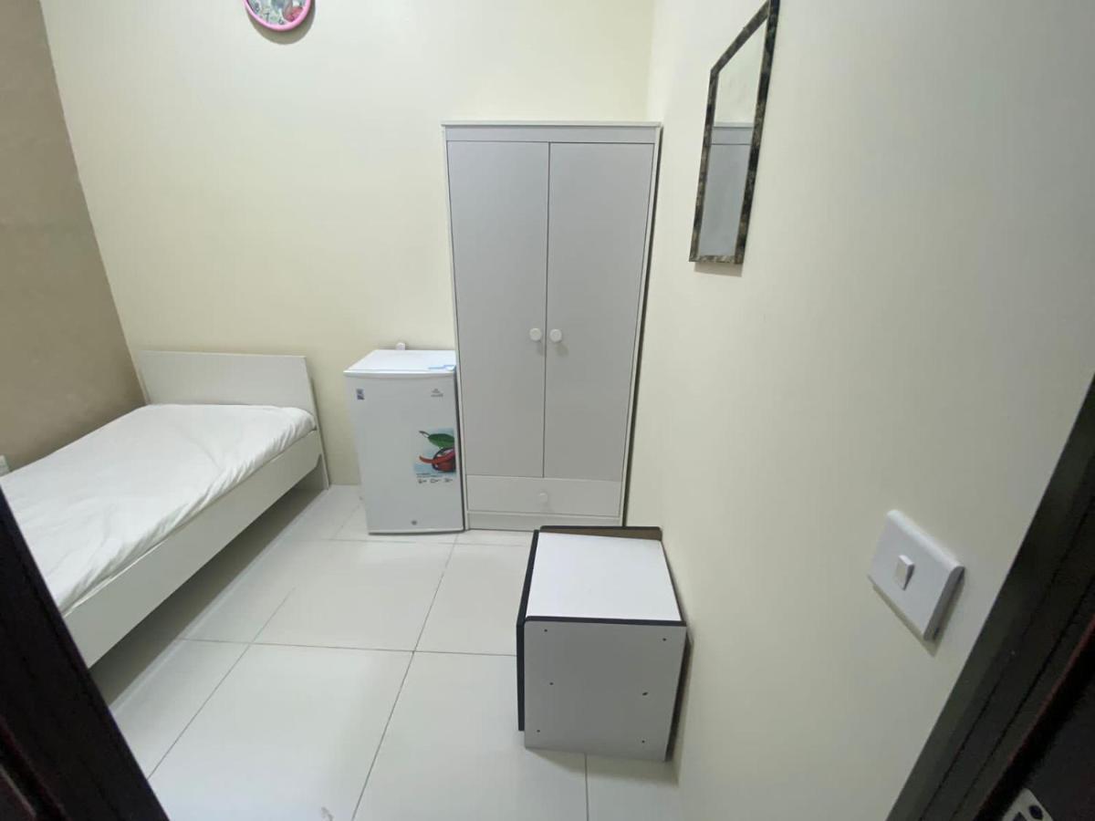 Small Budget Rooms For 'Girls' Only In Dubai, Marina Esterno foto
