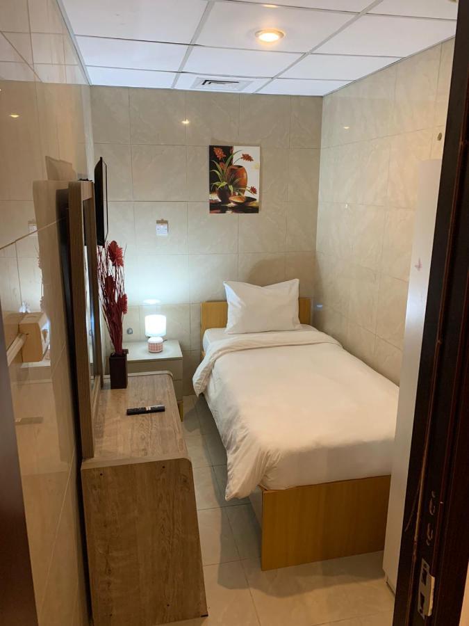 Small Budget Rooms For 'Girls' Only In Dubai, Marina Esterno foto