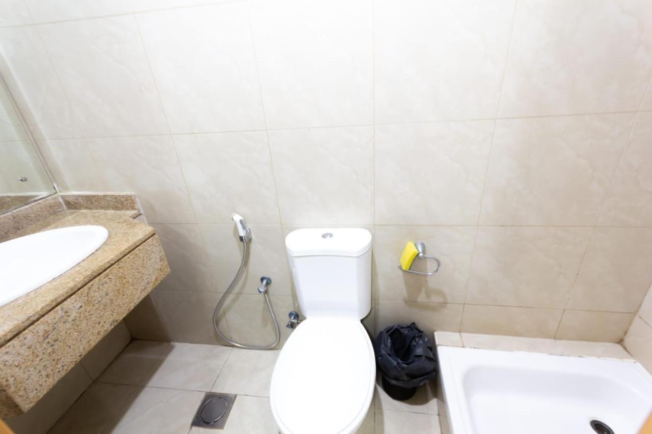 Small Budget Rooms For 'Girls' Only In Dubai, Marina Esterno foto