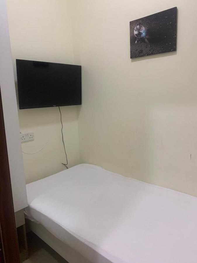 Small Budget Rooms For 'Girls' Only In Dubai, Marina Esterno foto