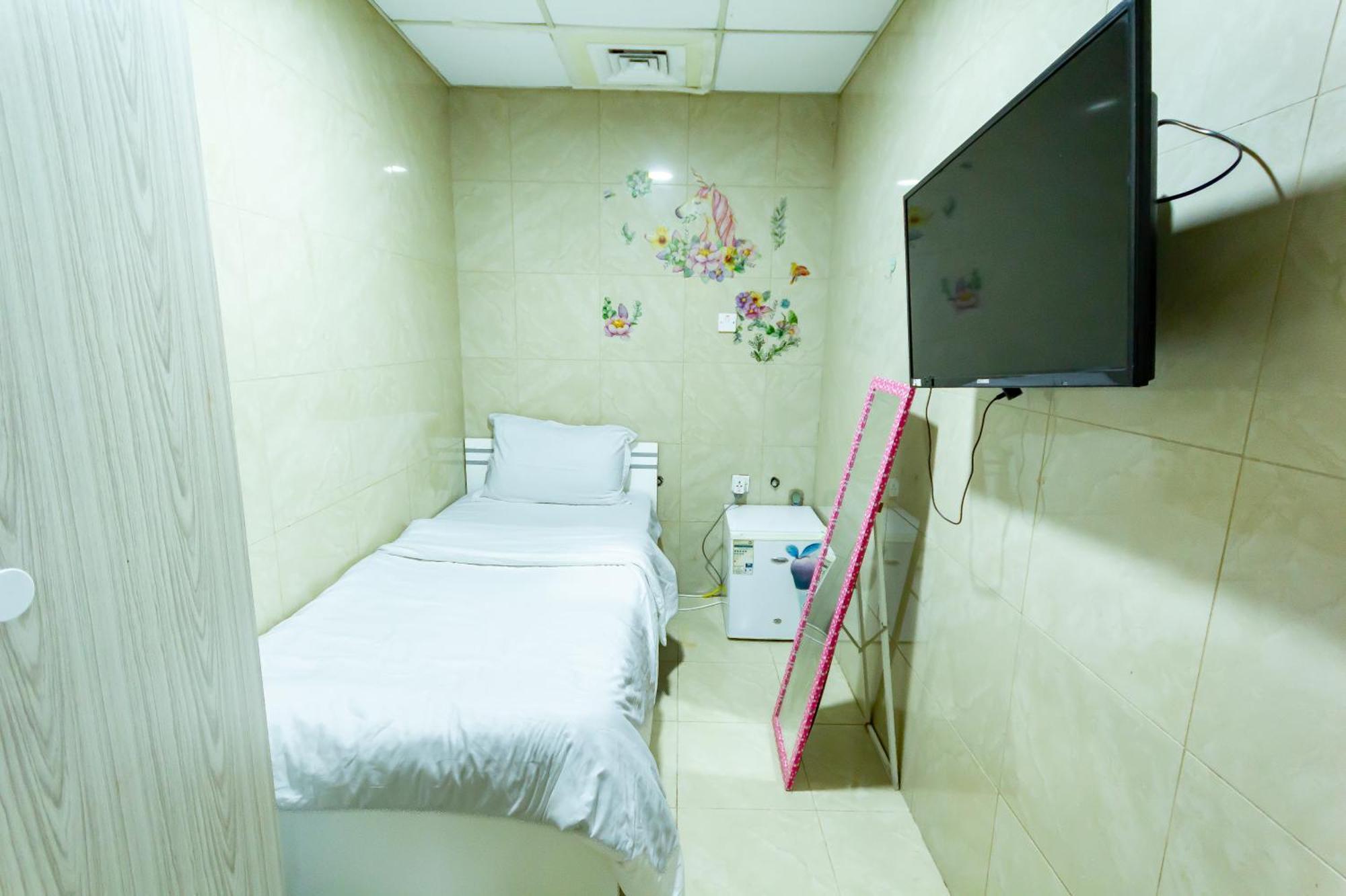 Small Budget Rooms For 'Girls' Only In Dubai, Marina Esterno foto