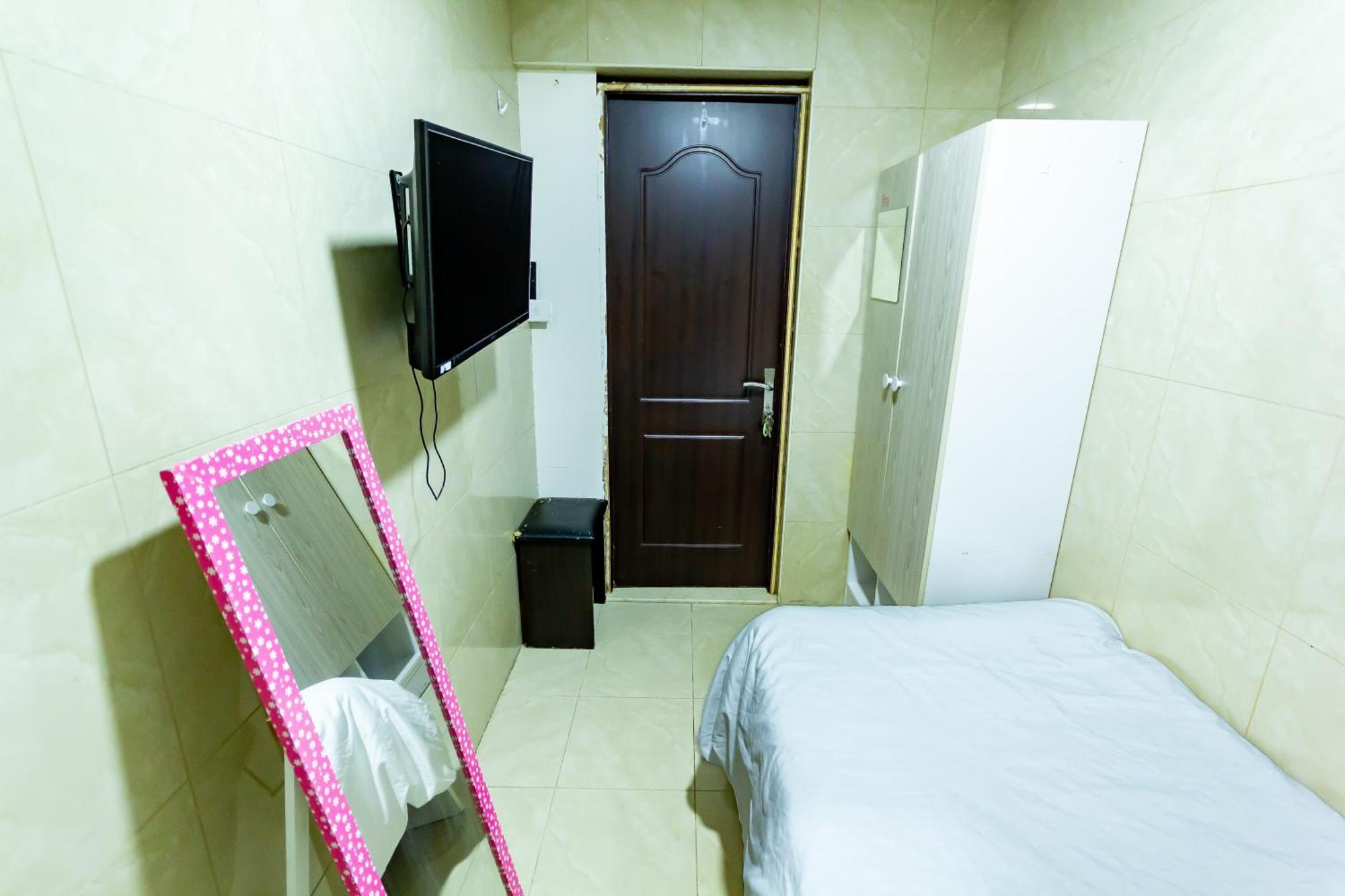 Small Budget Rooms For 'Girls' Only In Dubai, Marina Esterno foto
