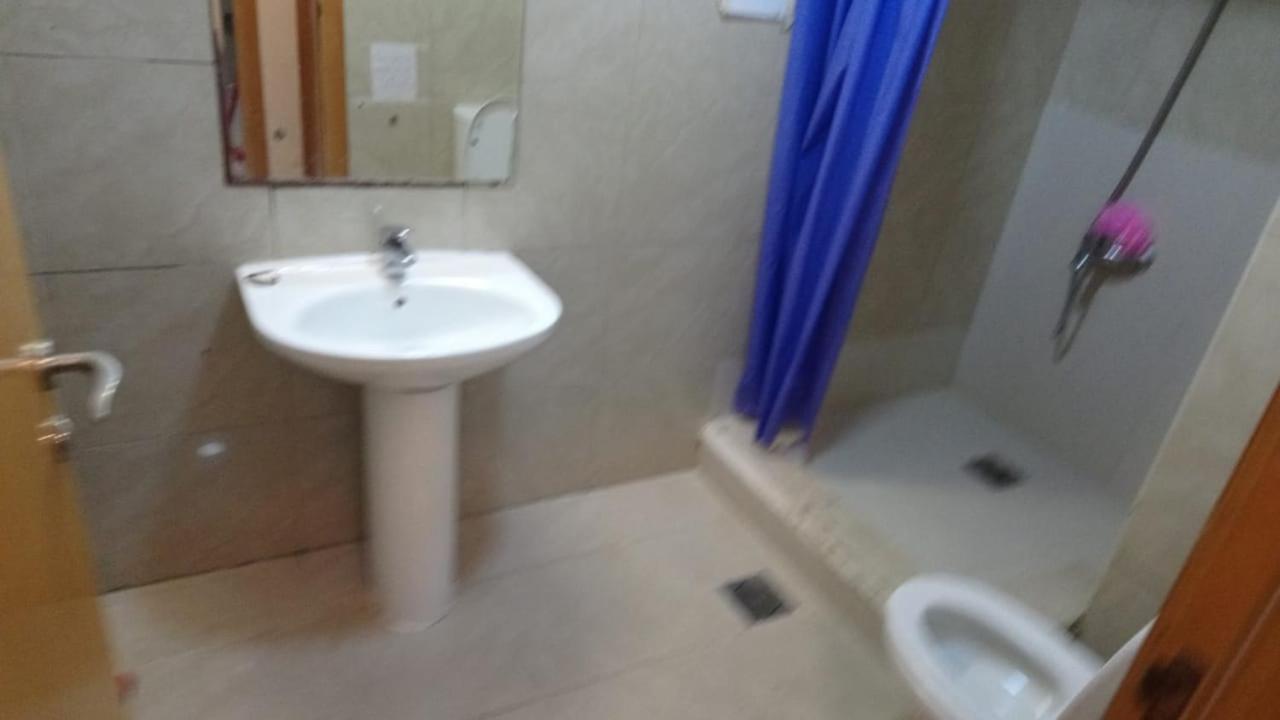Small Budget Rooms For 'Girls' Only In Dubai, Marina Esterno foto