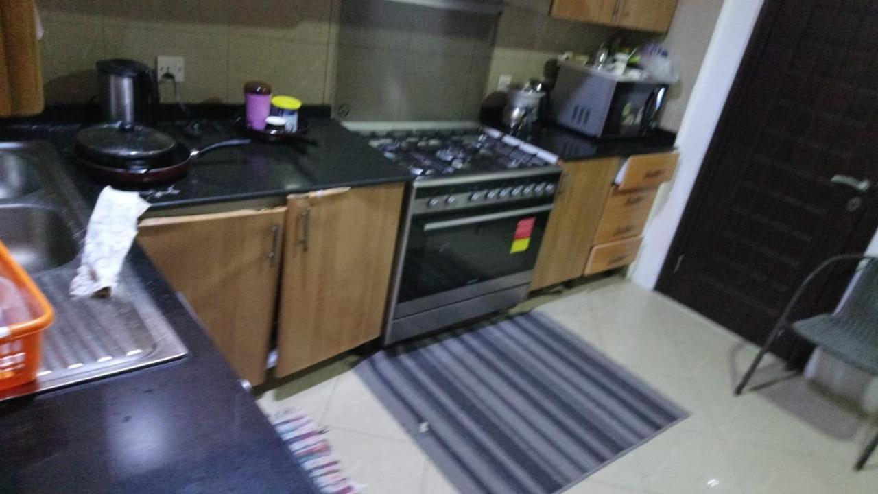 Small Budget Rooms For 'Girls' Only In Dubai, Marina Esterno foto