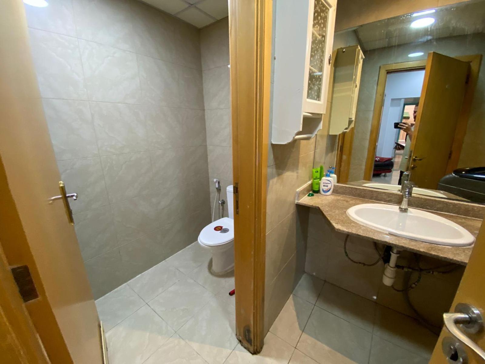Small Budget Rooms For 'Girls' Only In Dubai, Marina Esterno foto