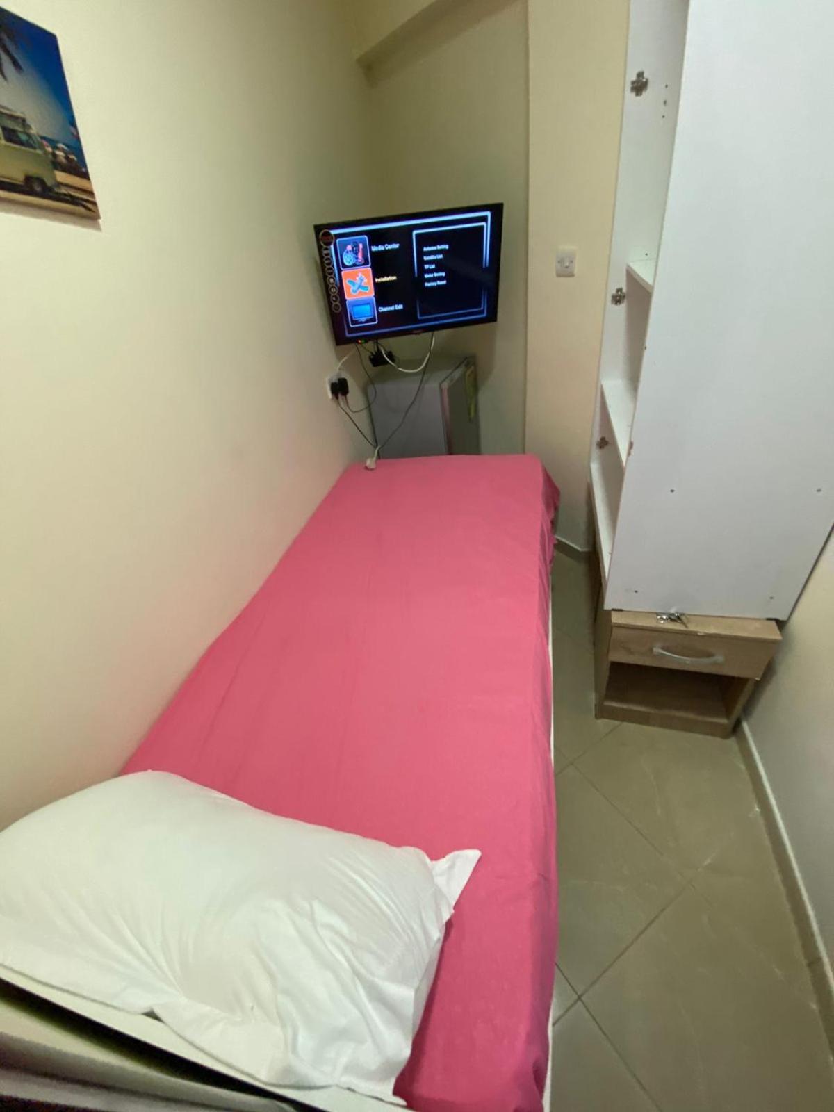 Small Budget Rooms For 'Girls' Only In Dubai, Marina Esterno foto