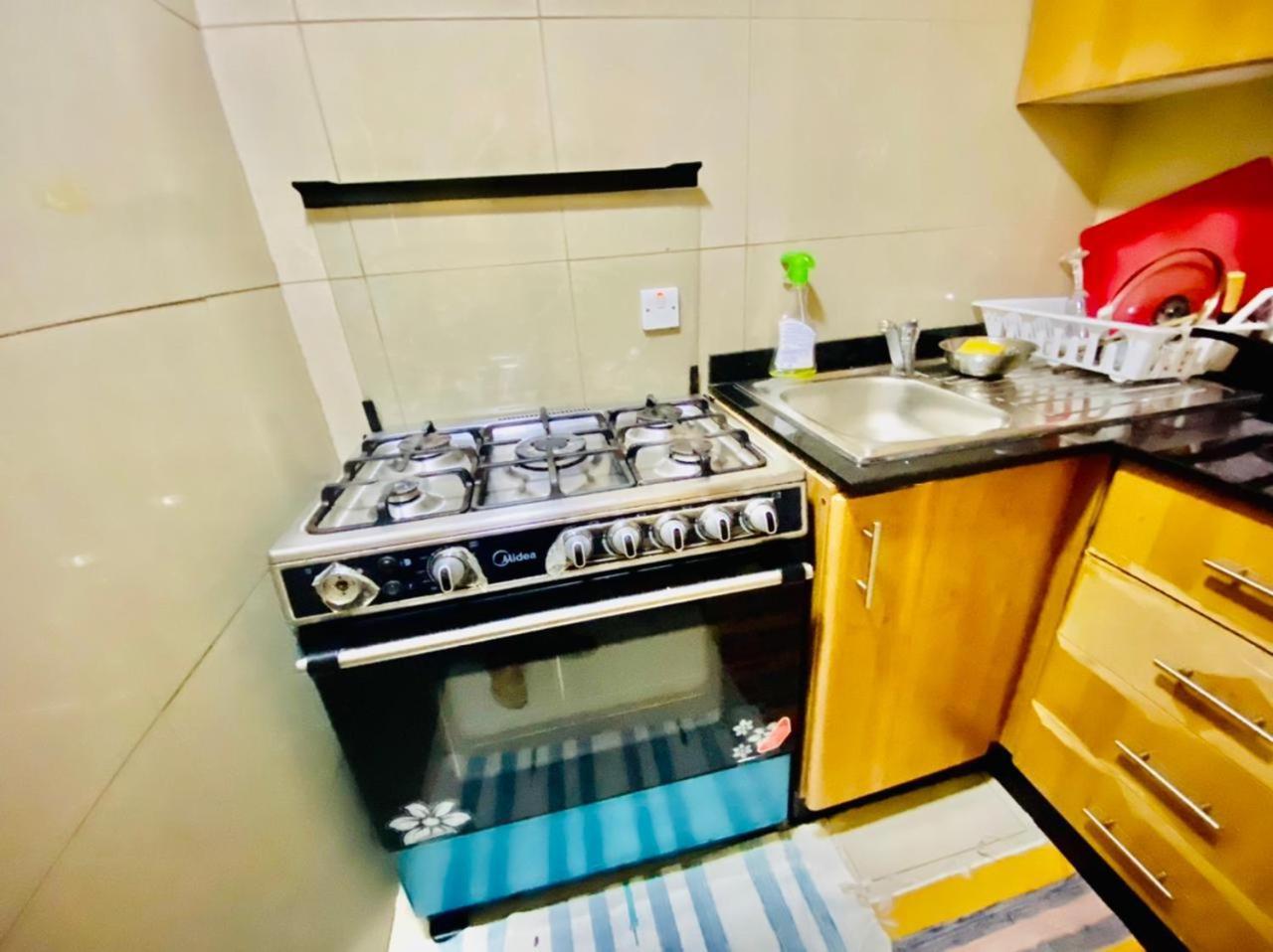 Small Budget Rooms For 'Girls' Only In Dubai, Marina Esterno foto