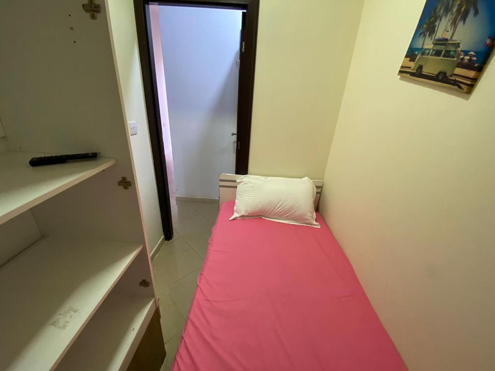 Small Budget Rooms For 'Girls' Only In Dubai, Marina Esterno foto
