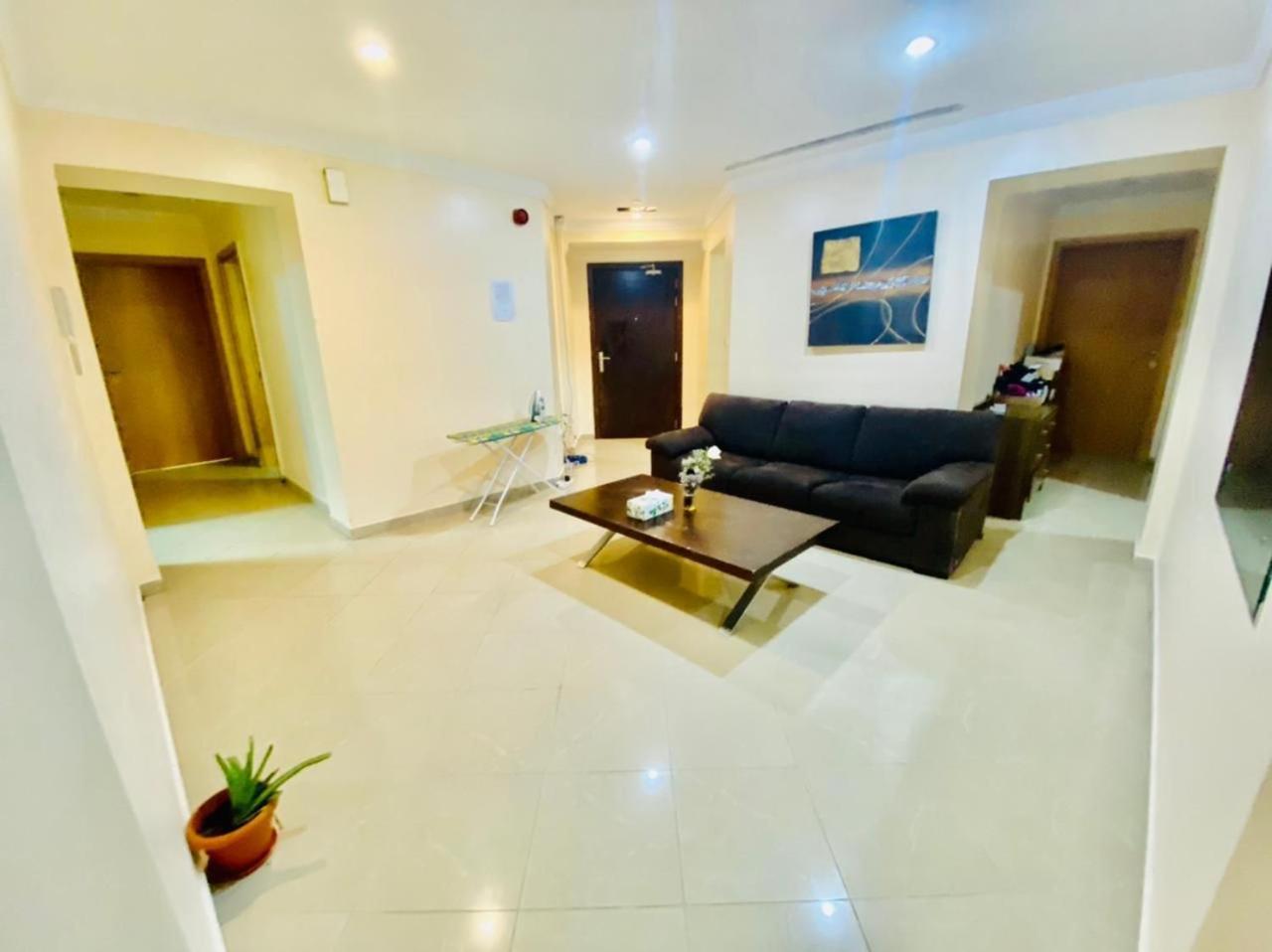 Small Budget Rooms For 'Girls' Only In Dubai, Marina Esterno foto